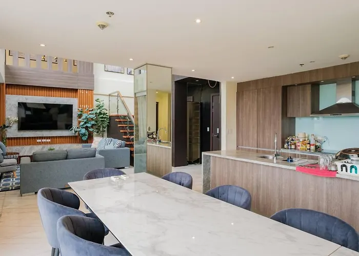 Penthouse Generous Living Spaces *